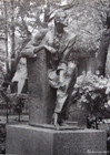 N.K.契尔卡索夫的墓碑，建筑师为F.A.格普聂耳
